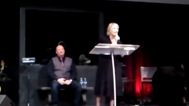 Anna Parker sings Gesu Bambino/O Holy Night смотреть онлайн