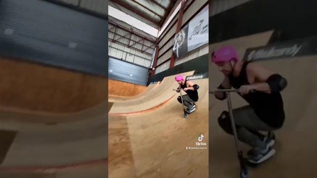 MY SCOOTER SNAPPED IN HALF! #scootering #scootertricks #scooter #backflip #inward смотреть онлайн