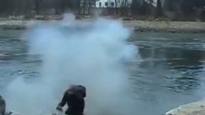 Петарда взорвалась в руке.