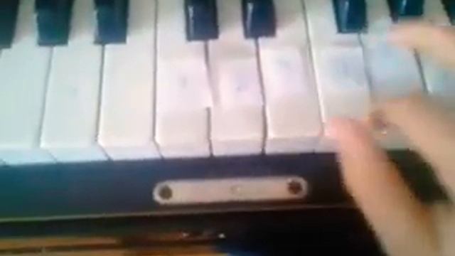 Как играть на пианино жили у бабуси? смотреть онлайн