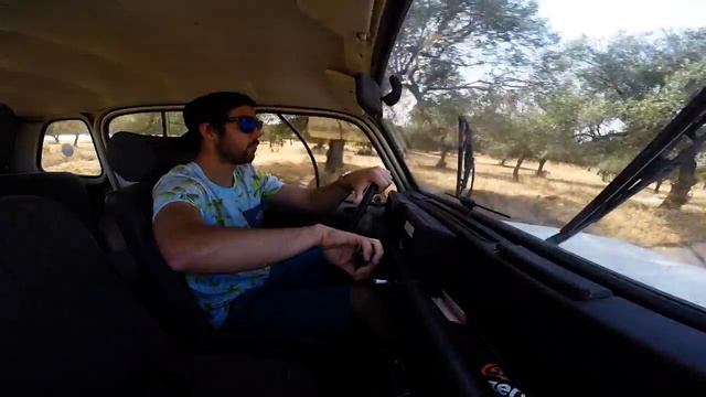 Renault 4L смотреть онлайн