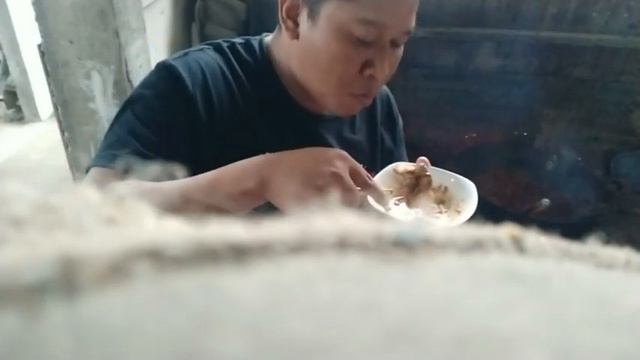 Cook a big wok of Kalio Rendang - Non Game Vlog смотреть онлайн