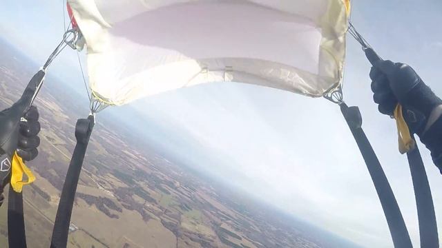 GoPro Skydiving - Learning to Sit-Fly смотреть онлайн