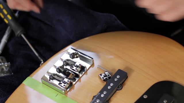 How to Upgrade the Bridge on Your Fender Bass Guitar | ELIXIR Strings смотреть онлайн