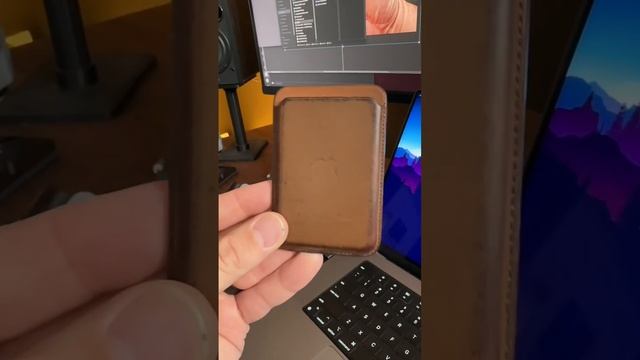 Apple’s MagSafe Wallet смотреть онлайн