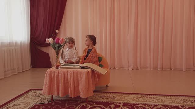 Композиция "Листая памяти страницы..." смотреть онлайн