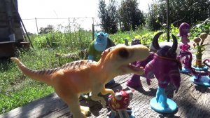 Динозавры.Игрушки динозавры и набор Монстров. видео для детей игровой мультик с детьми развлечение