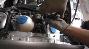 Замена абсорбера (угольного фильтра) Skoda Octavia Tour A4