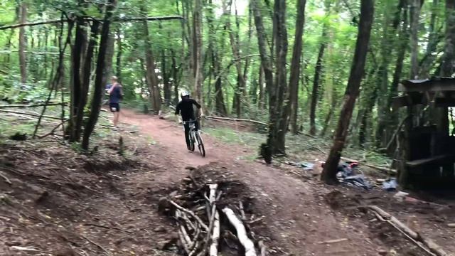 IL S’EXPLOSE EN VTT !!! смотреть онлайн