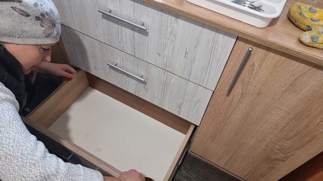 Уборка в кухонных шкафах на даче, Летом будет некогда... смотреть онлайн