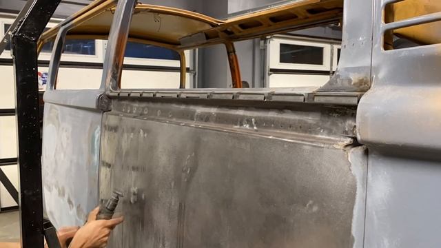 VW Bus Restoration Episode:52 | Driver Side of The Bus Almost Rust Free! смотреть онлайн