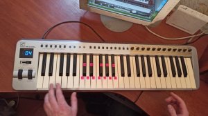 Как научиться играть на Миди клавиатуре за 5 минут.