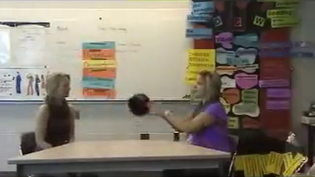 Classroom Activity: Question-Answer Ball Throw смотреть онлайн