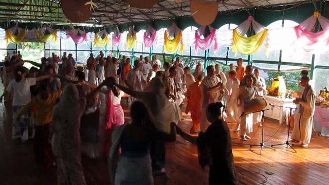 2021.08.11. Приветствие Божеств. 14-й ретрит учеников. Новый маяпур (Магдалиновка) смотреть онлайн