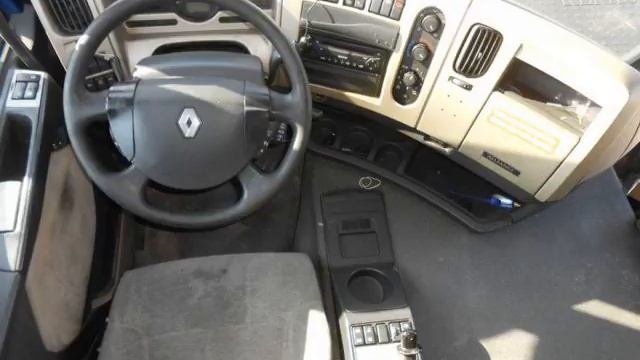 Camion tracteur Renault Premium 450dxi euro 4 - MOTEUR EN PANNE Chateauroux Poids Lourds S.A. смотреть онлайн