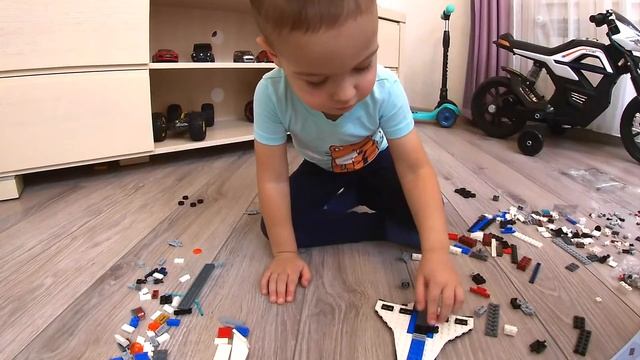 Собрал самолёт из LEGO. смотреть онлайн