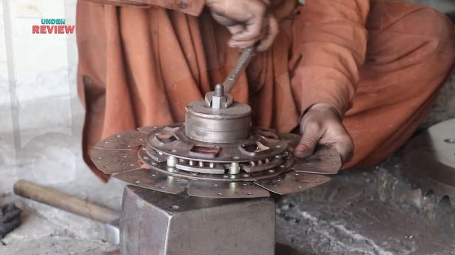 This Man is an Expert in Repairing Truck Clutch Plates смотреть онлайн