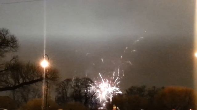 Новогодний салют на Дворцовой площади в Санкт-Петербурге 2015 смотреть онлайн