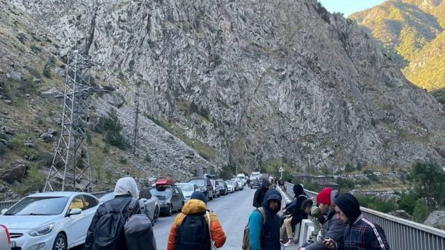 Верхний Ларс сегодня, 29.09.2022. Обстановка на границе, огромная очередь смотреть онлайн