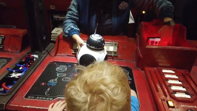 My $100 Droid | Star Wars Galaxy's Edge Disneyland Review смотреть онлайн