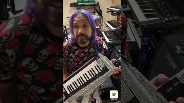 The Roland Ax Edge VS The Korg RK 100S смотреть онлайн