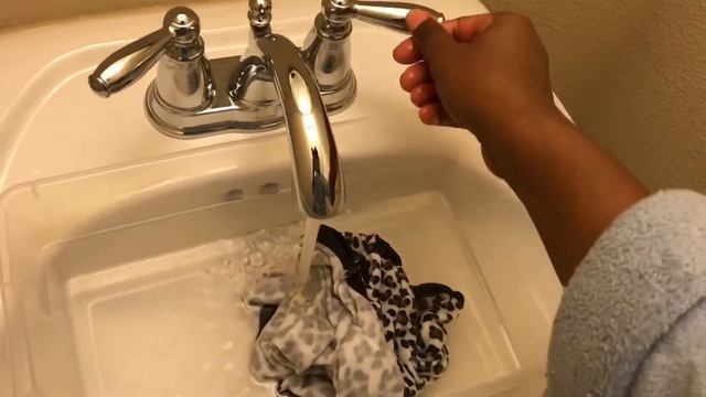 HOW TO REMOVE BABY POOP STAINS