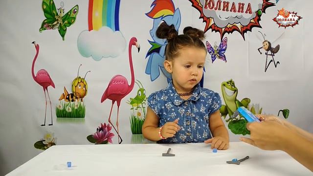 IULIANA TV Новая игра"не урони пингвина"."Penguin Trap" и призы SKITTLES + M&Ms смотреть онлайн