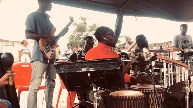 Ghanaian Live Music Session With Amandze Band At A Funeral Festival смотреть онлайн