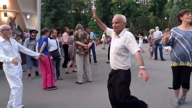 ТЫ МОЯ ПРИНЦЕССА НА ГОРОШИНЕ! ТАНЦЫ ХАРЬКОВ СЧАСТЛИВЫЕ ДНИ смотреть онлайн