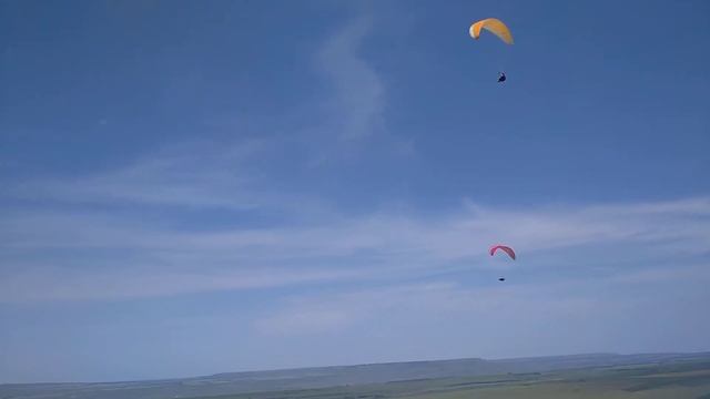 Парапланеристы летают, сверчки стрекочут смотреть онлайн