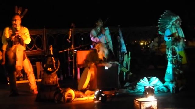 Индейцы Майя (настоящие!!!) поют и играют (Одесса). Indians Maya. смотреть онлайн