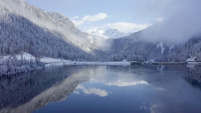 Расслабьтесь и снимите стресс под умиротворяющую фортепианную музыку и великолепие зимней природы. смотреть онлайн
