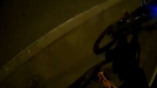 Покатушки, на ашан байке по трамплинам)