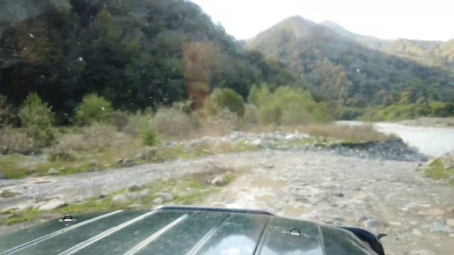 УАЗ - машина для жизни в горах. Форсируем горную реку на Хантере. Фрагмент смотреть онлайн