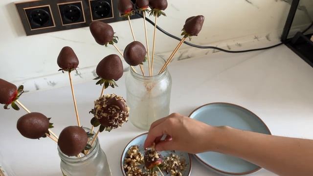 Клубника в шоколаде ??