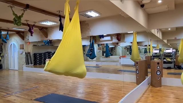 Аэройога. Растяжка внутри гамака #ольгашуватова #фитнестренер #аэройога смотреть онлайн