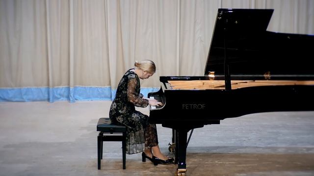 Григорьева Виктория - Ф.Лист Утешение №6 смотреть онлайн