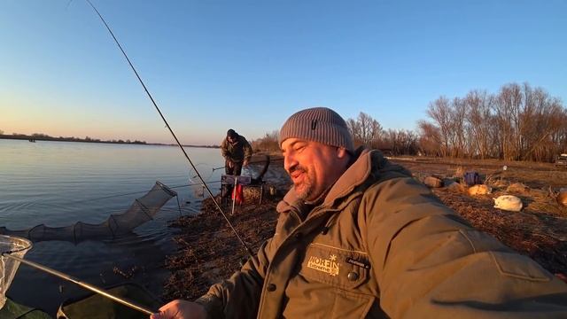 Вот так надо ловить рыбу!!))) смотреть онлайн