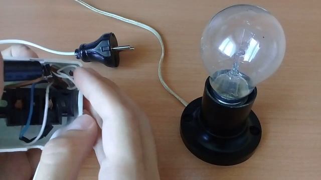 Конструкции новичкам #5. Три простых схемы мигалок на 220 вольт смотреть онлайн