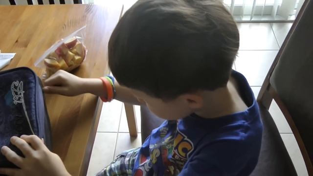 Навыки еды перед школой .Генеральная репетиция перед школой. Собираем Lunch Box деткам в школу. 201 смотреть онлайн