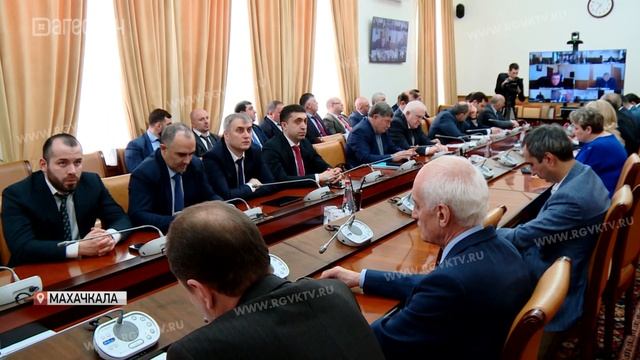 Перебои с водой, рост цен на продукты и лекарства обсудили на совещании в Администрации главы РД