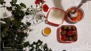 Маска с яичным белком и клубникой с лифтинг-эффектом. Çiyələk və yumurtadan liftinq effektli maska