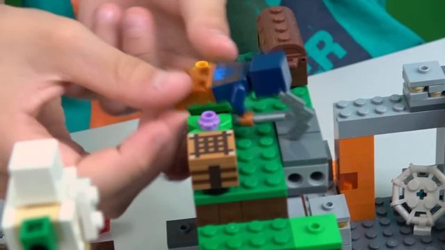 Лего МАЙНКРАФТ - Даник построил город Minecraft LEGO из шести наборов смотреть онлайн