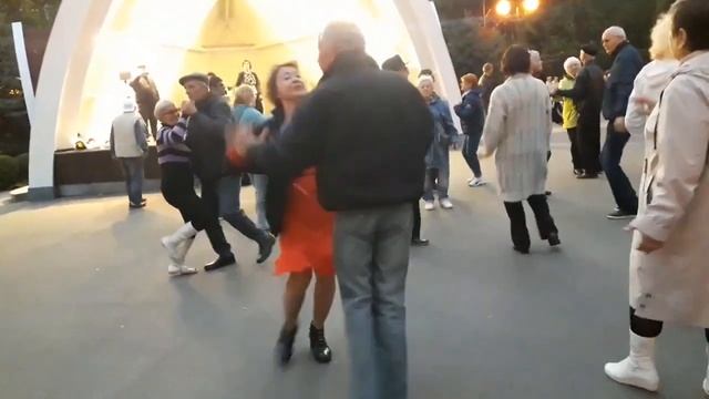 Этот Кара Кара Каракум!!!??Танцы в парке Горького!!!??Харьков 2021 смотреть онлайн