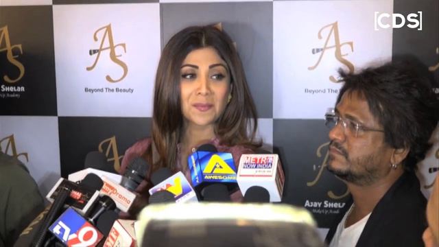 Shilpa Shetty SLAMS Media Reporters For Harassing On Airport смотреть онлайн