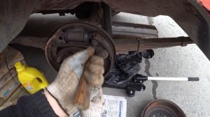 Москвич. Москвич 426. Ставим колодки на задний мост, настройка ручного тормоза.