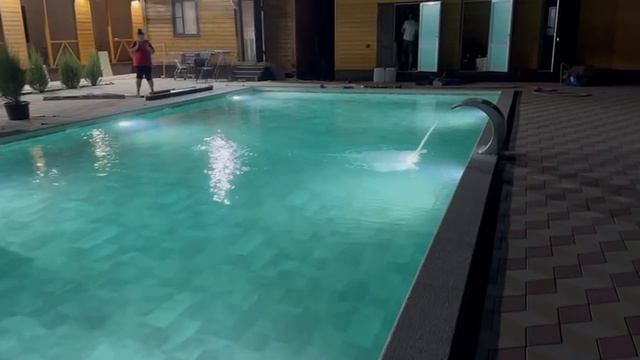Бассейн с водопадом и подсветкой смотреть онлайн