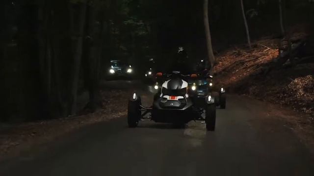 ПОКАТУШКИ НА ТРИЦИКЛАХ CAN-AM RYKER 900 ACE ПО НАЦИОНАЛЬНОМУ ПАРКУ В КОМПАНИИ. смотреть онлайн