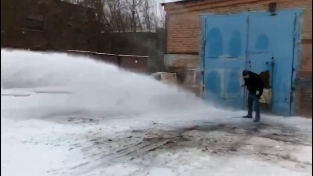 Многофункциональная машина ММД-1 с фрезерно-роторным снегоочистителем смотреть онлайн