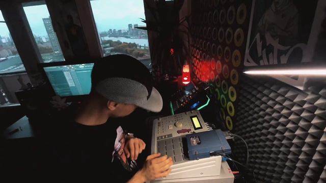 Summer is leaving, the warm sound of MPC keeps from freezing смотреть онлайн